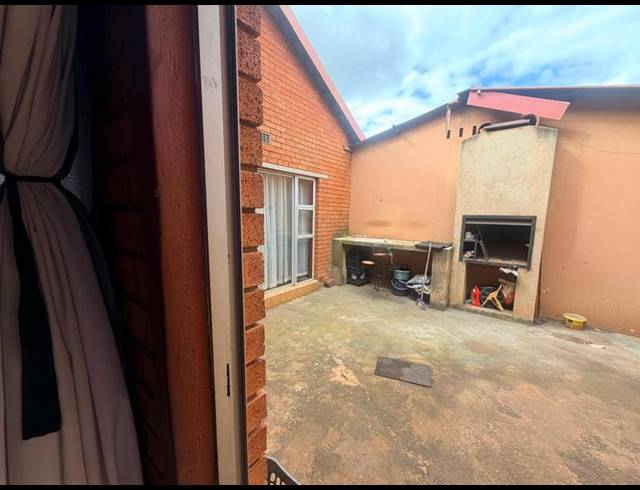 4 BEDROOM HOUSE FOR SALE IN LAUDIUM